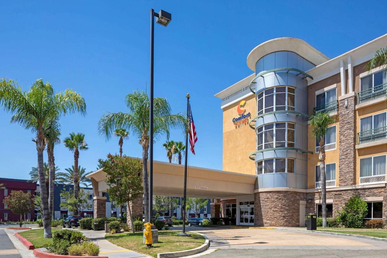 Comfort Airport Convention Center 3* Ontario